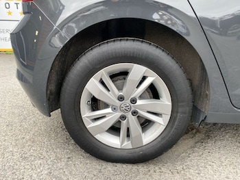 Used Volkswagen Polo 2018 for sale - 76279431: Photo 2