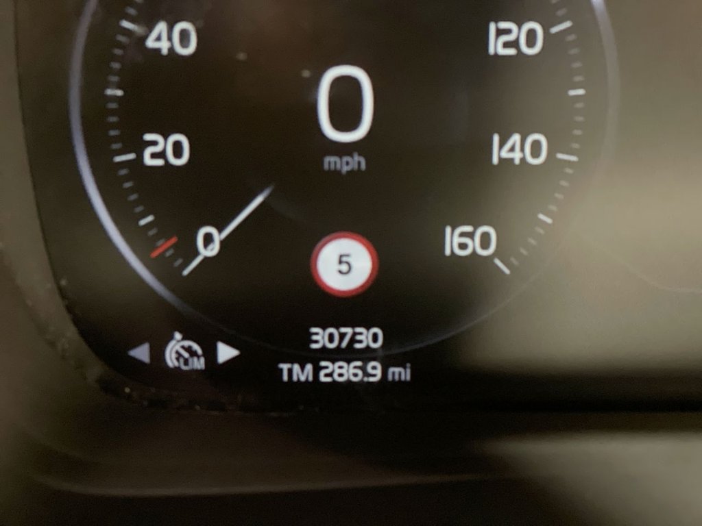 Used Volvo XC40 2018 for sale - 77110432: Photo 2