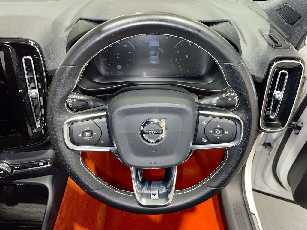 Used Volvo XC40 2018 for sale - 77110432: Photo 3