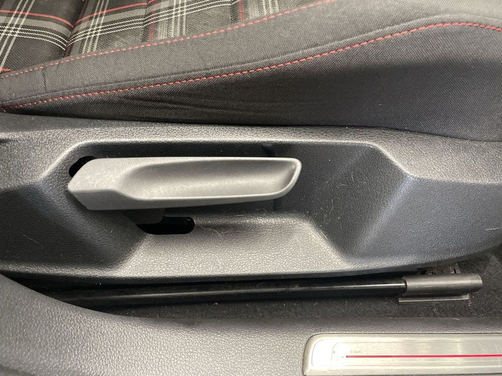 Used Volkswagen Golf 2019 for sale - 76447087: Photo 24