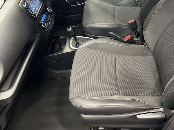 Used Toyota Yaris 2018 for sale - 76202949: Photo 17