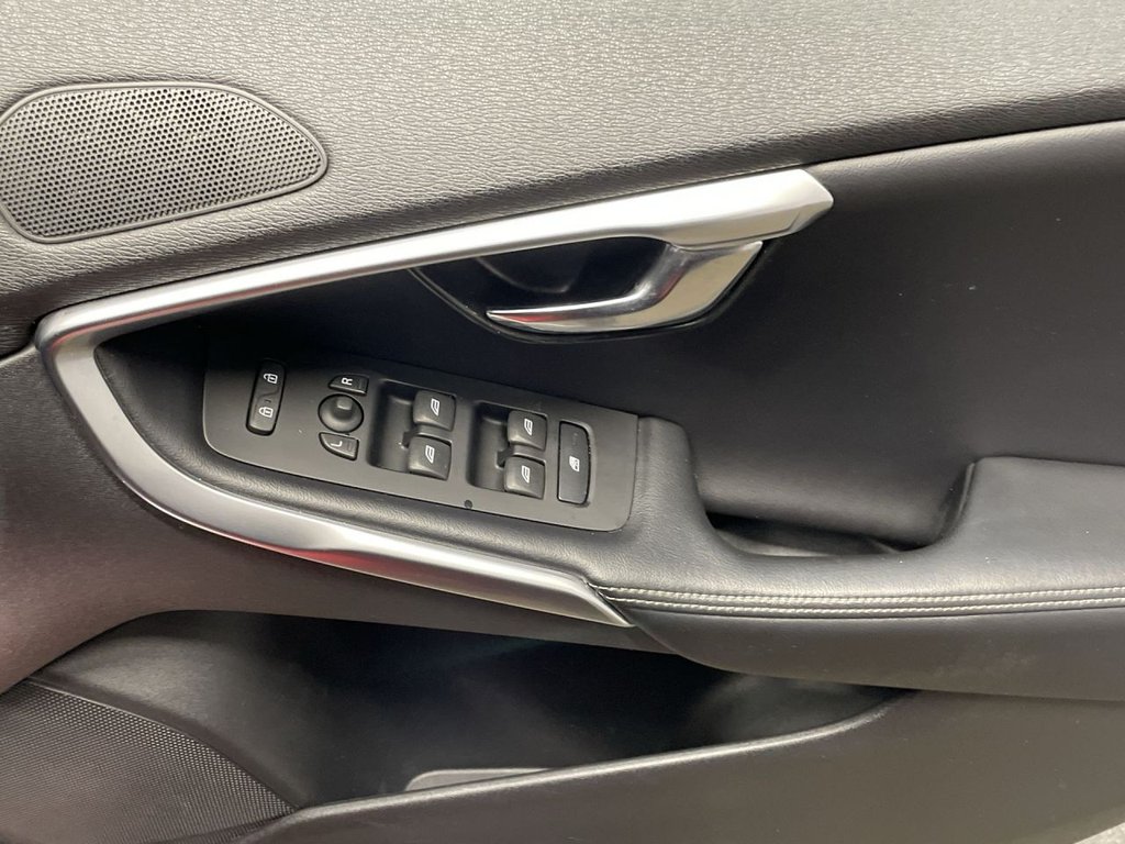 Used Volvo V40 2017 for sale - 76132352: Photo 24