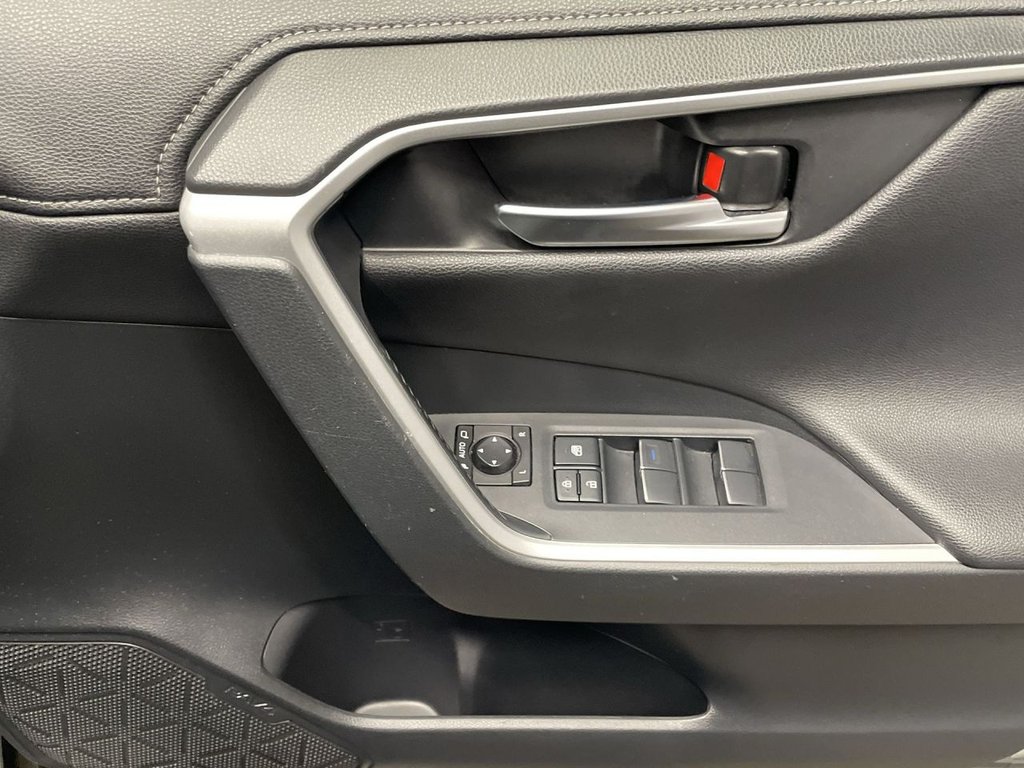 Used Toyota RAV4 2020 for sale - 76202948: Photo 24