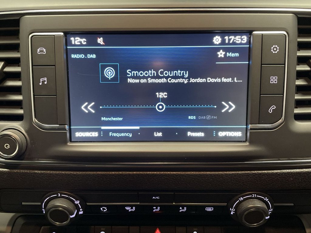 Used Peugeot Traveller 2017 for sale - 77287972: Photo 25