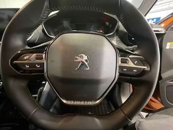 Used Peugeot E-2008 2022 for sale - 75648125: Photo