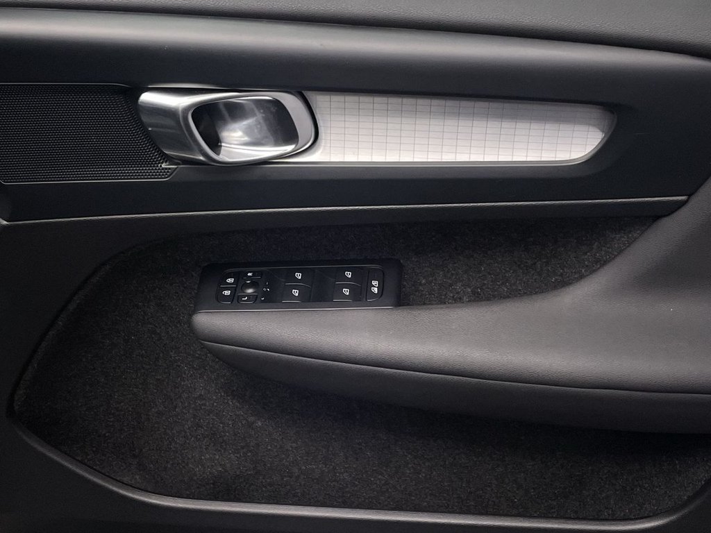 Used Volvo XC40 2023 for sale - 76910327: Photo 25