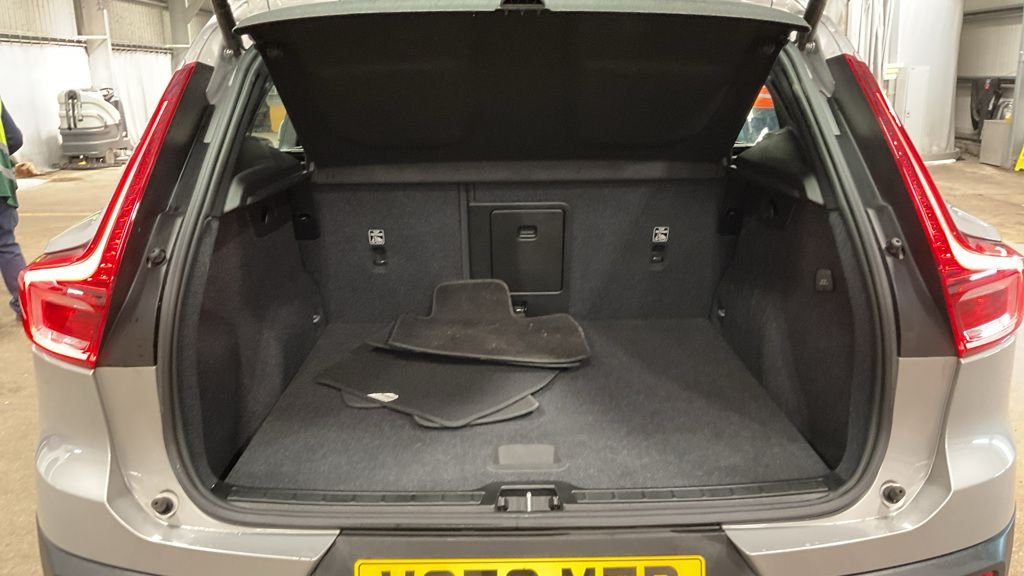 Used Volvo XC40 2023 for sale - 76910327: Photo 7