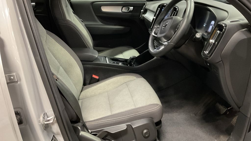 Used Volvo XC40 2023 for sale - 76910327: Photo 9