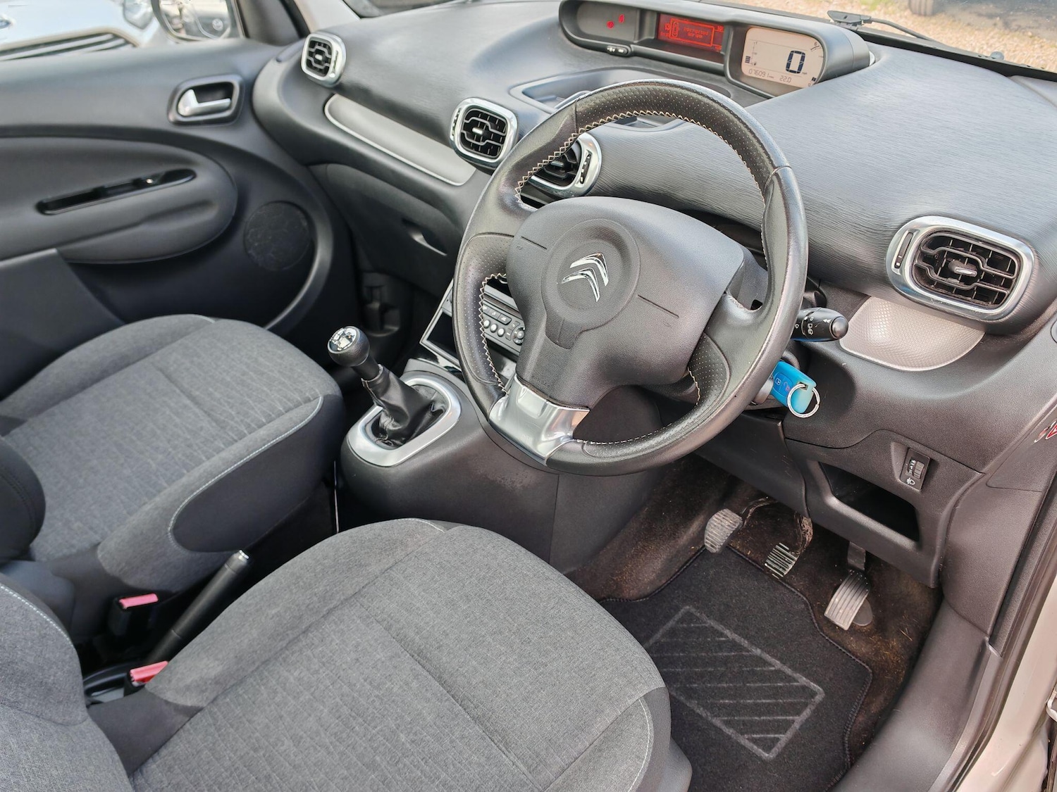 Used Citroen C3 Picasso 2016 for sale - 76832855: Photo 10