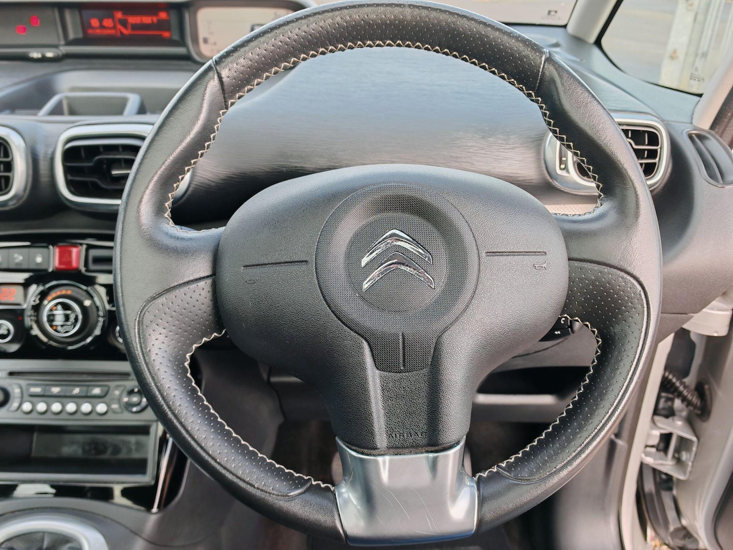 Used Citroen C3 Picasso 2016 for sale - 76832855: Photo 11