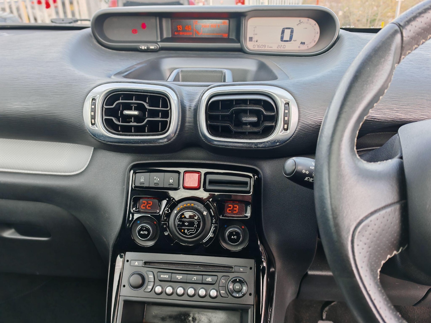 Used Citroen C3 Picasso 2016 for sale - 76832855: Photo 12