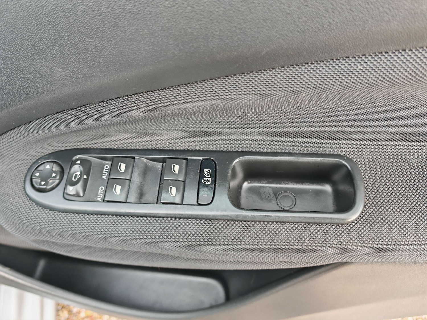 Used Citroen C3 Picasso 2016 for sale - 76832855: Photo 19