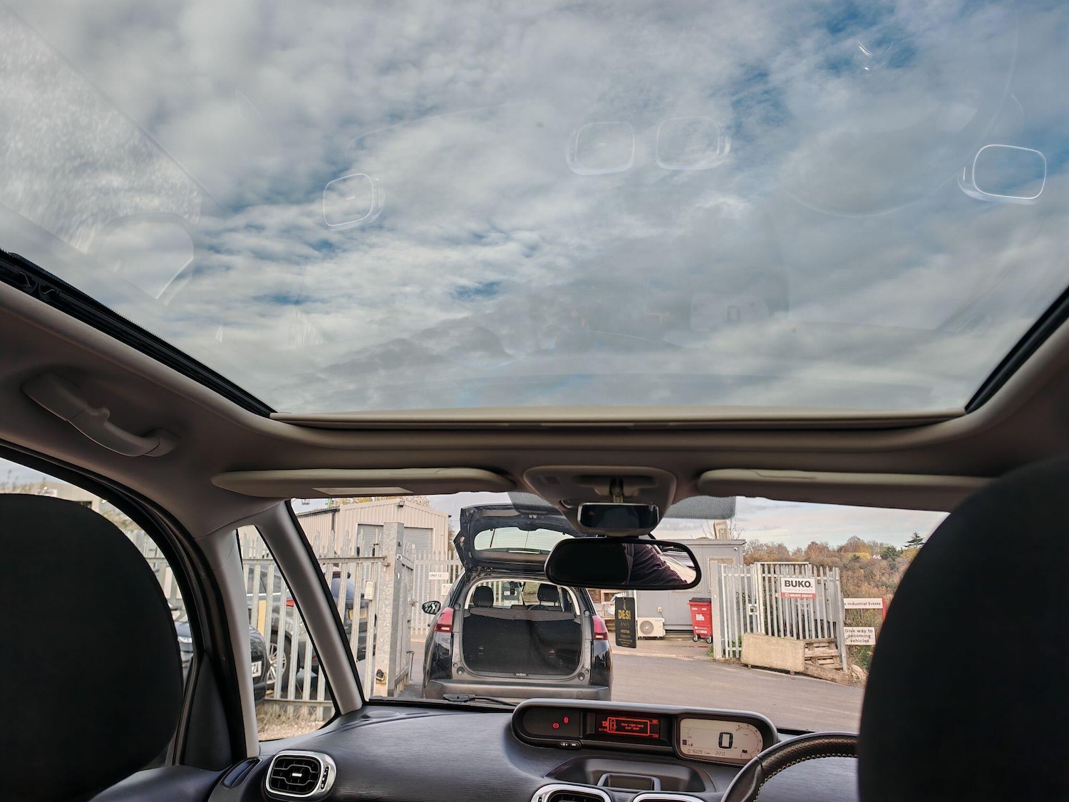 Used Citroen C3 Picasso 2016 for sale - 76832855: Photo 20