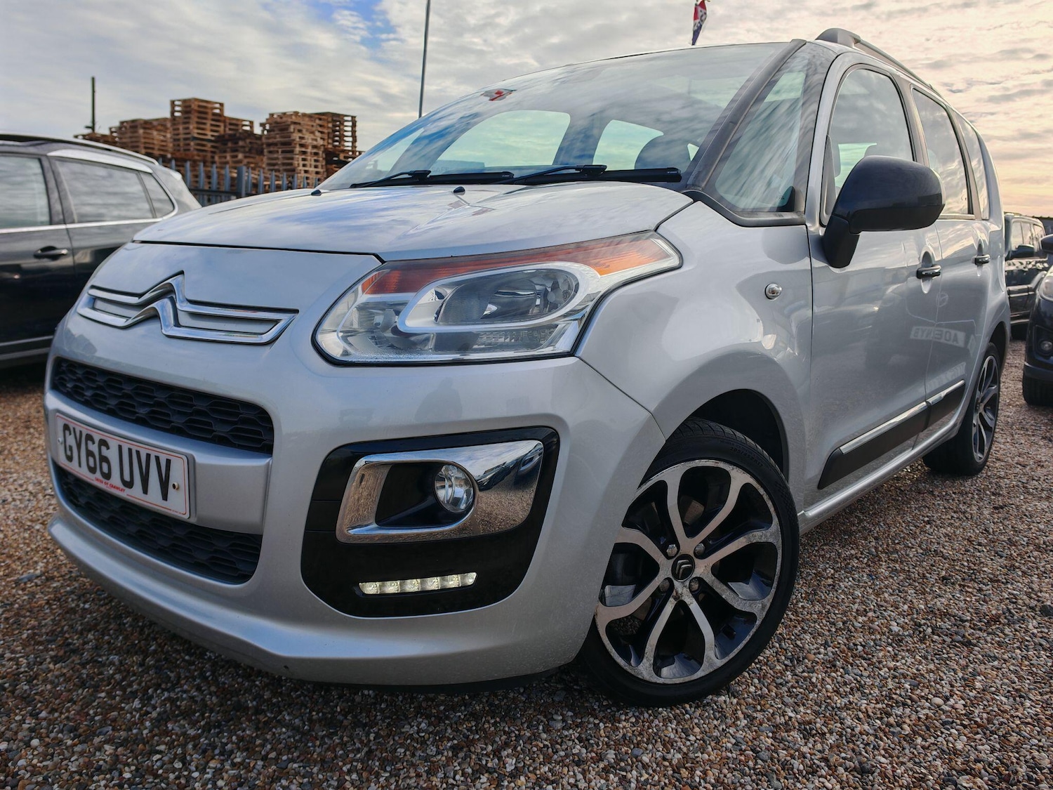 Used Citroen C3 Picasso 2016 for sale - 76832855: Photo 25