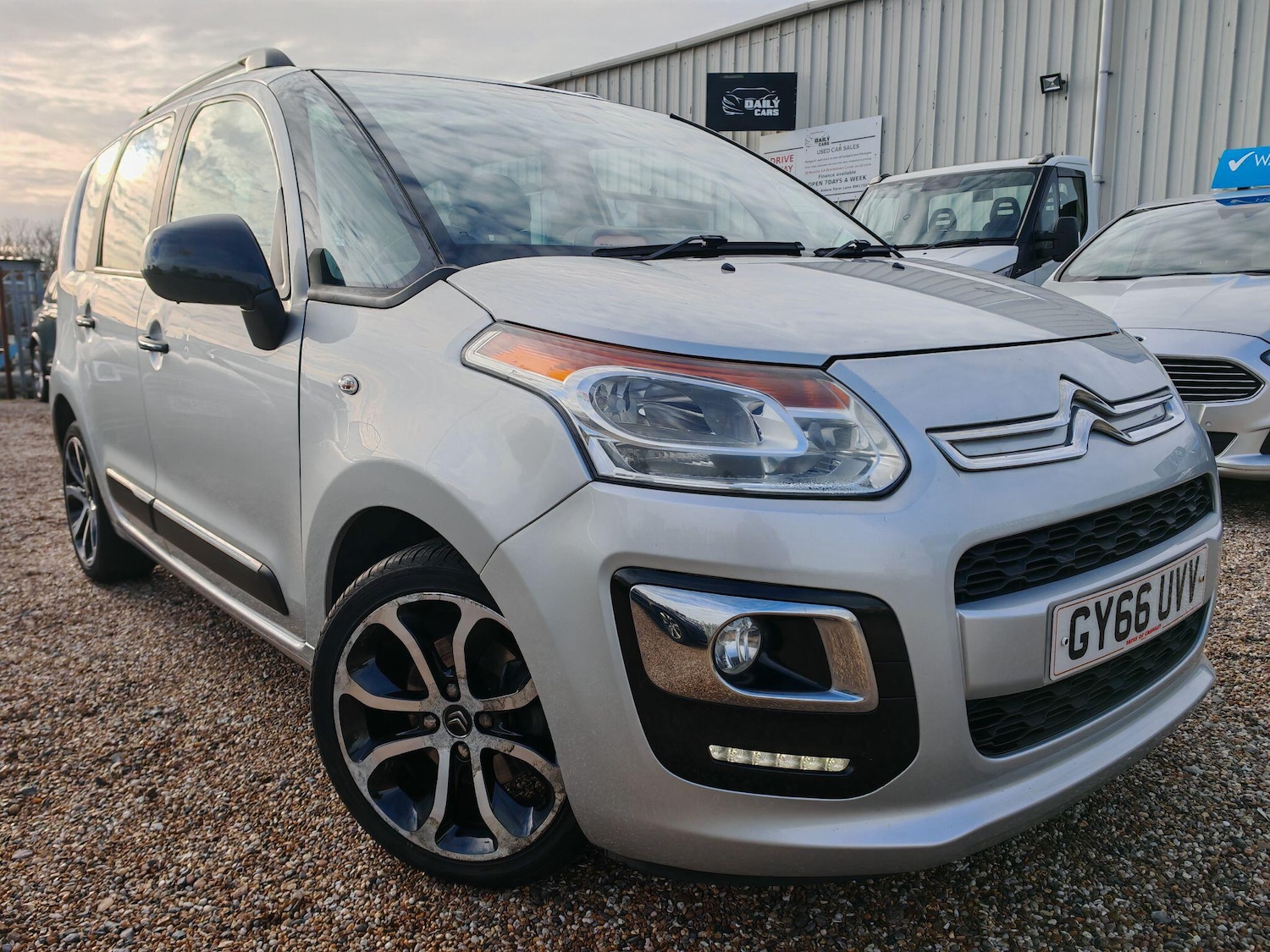 Used Citroen C3 Picasso 2016 for sale - 76832855: Photo 27