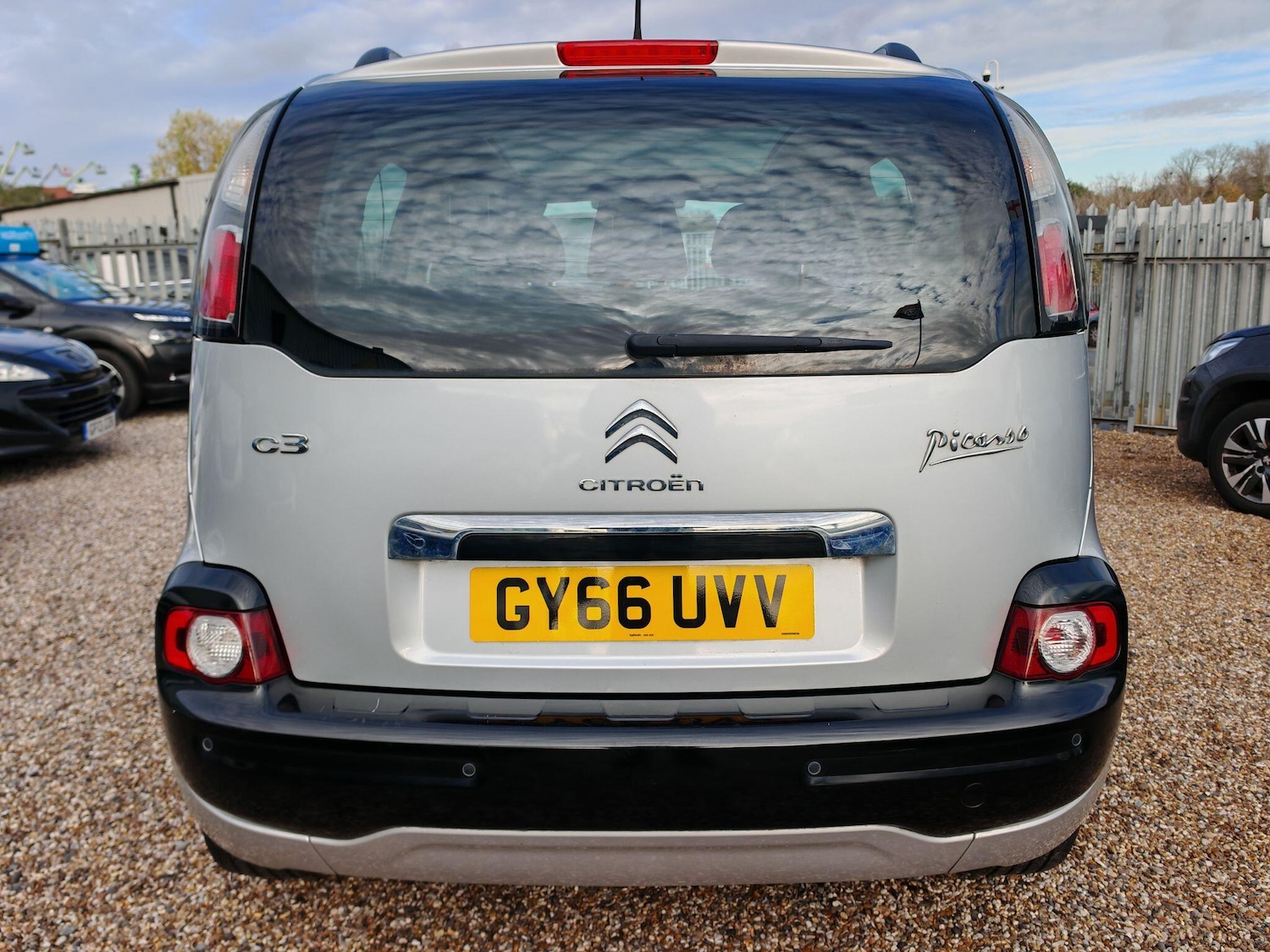 Used Citroen C3 Picasso 2016 for sale - 76832855: Photo 30