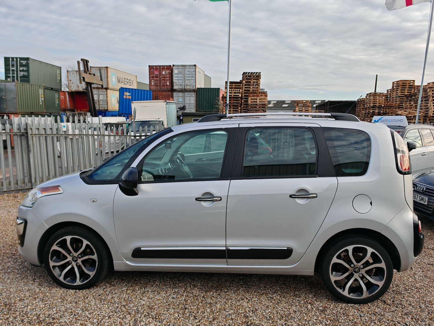 Used Citroen C3 Picasso 2016 for sale - 76832855: Photo 32