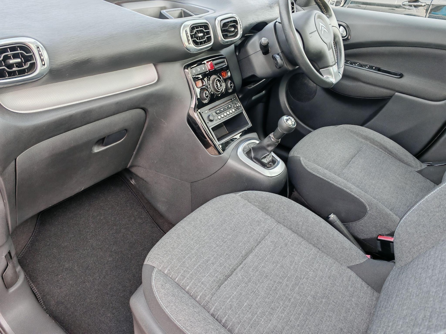 Used Citroen C3 Picasso 2016 for sale - 76832855: Photo 33