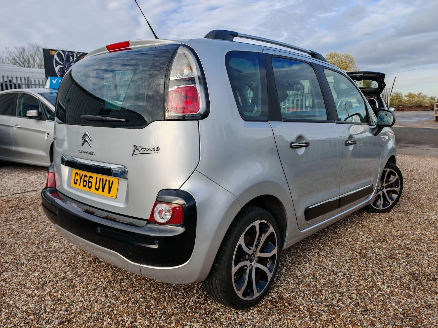 Used Citroen C3 Picasso 2016 for sale - 76832855: Photo 5