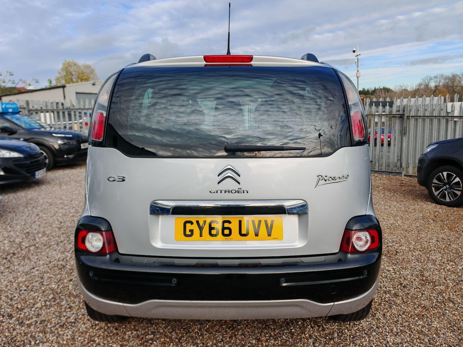 Used Citroen C3 Picasso 2016 for sale - 76832855: Photo 8