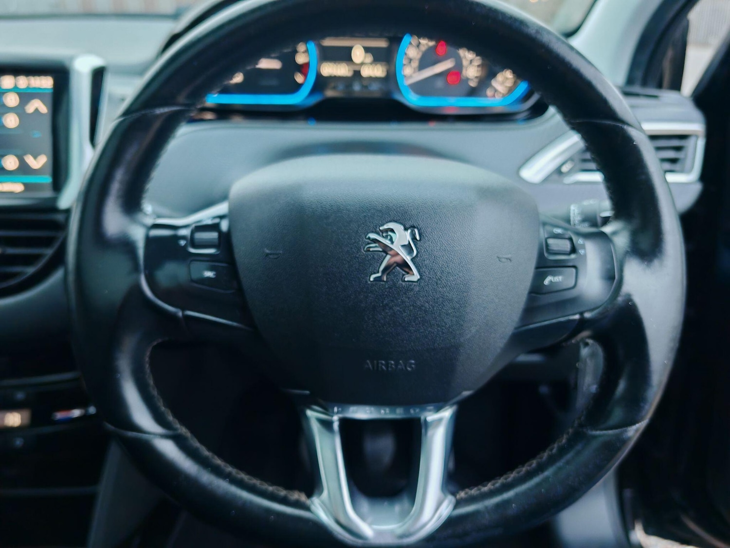 Used Peugeot 2008 2018 for sale - 76953255: Photo 11