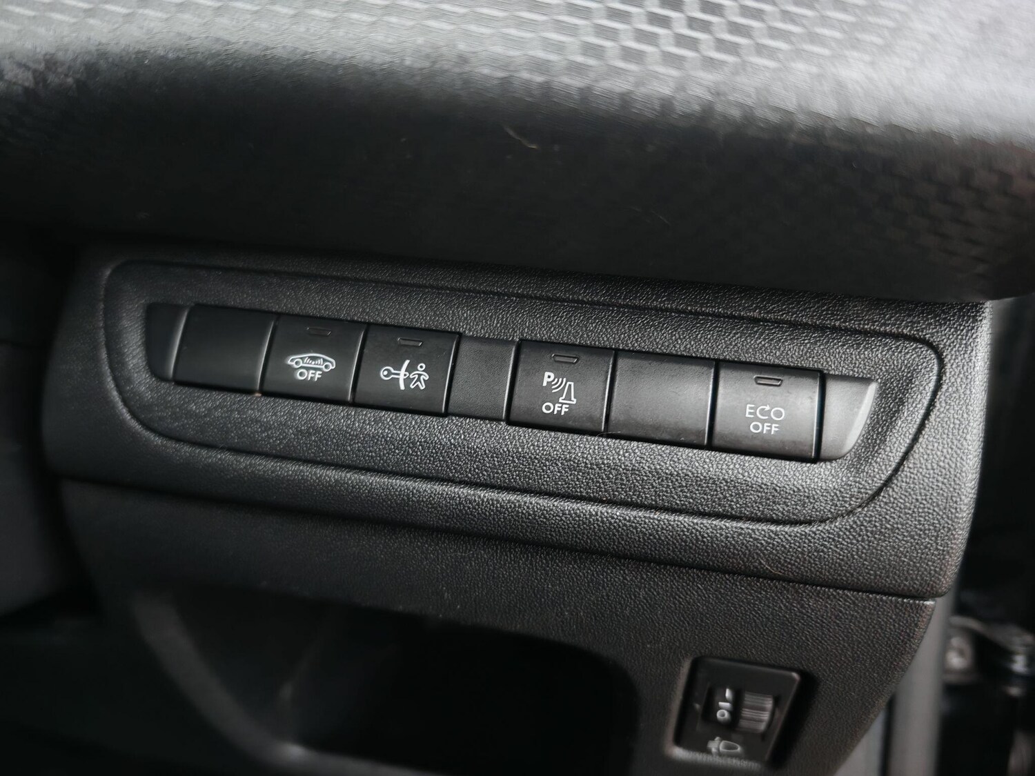 Used Peugeot 2008 2018 for sale - 76953255: Photo 25