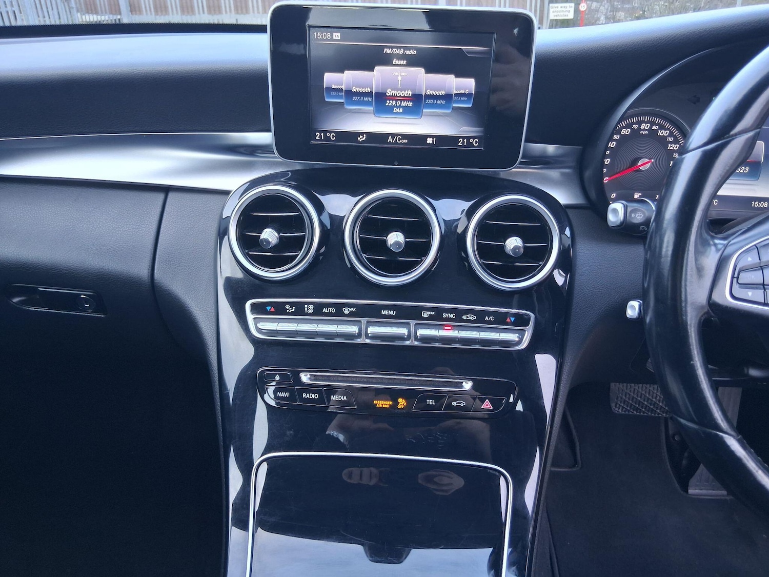 Used Mercedes-Benz C Class 2015 for sale - 77202948: Photo 13