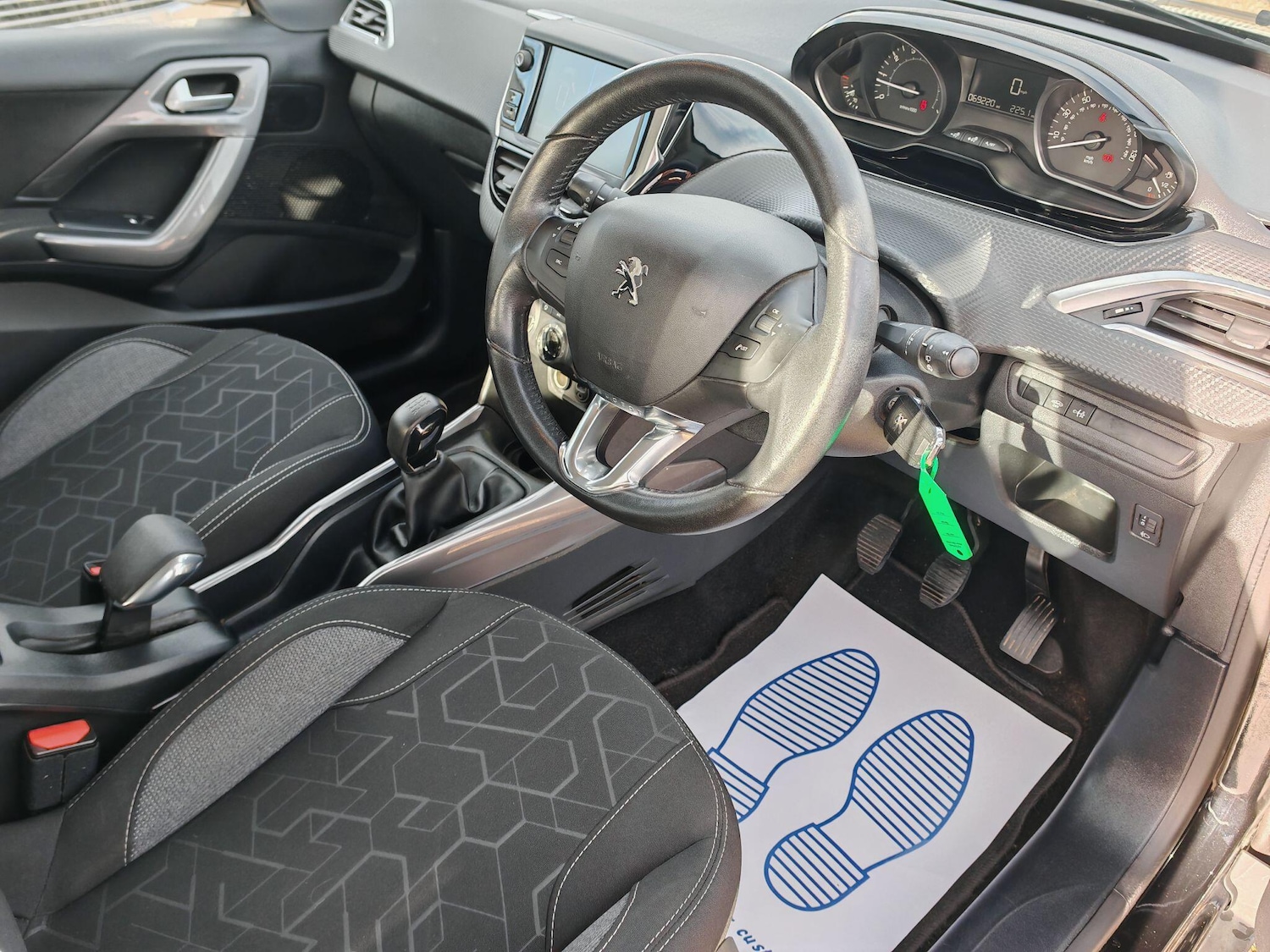 Used Peugeot 2008 2018 for sale - 76832864: Photo 10