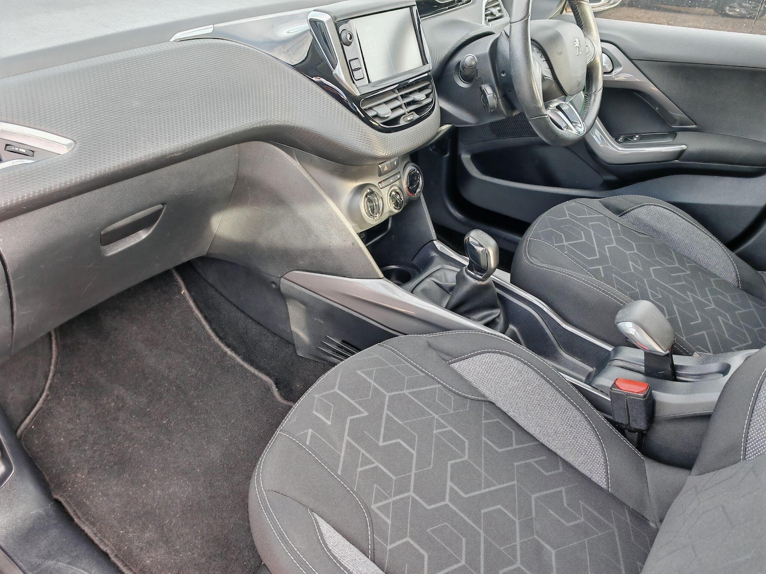 Used Peugeot 2008 2018 for sale - 76832864: Photo 35