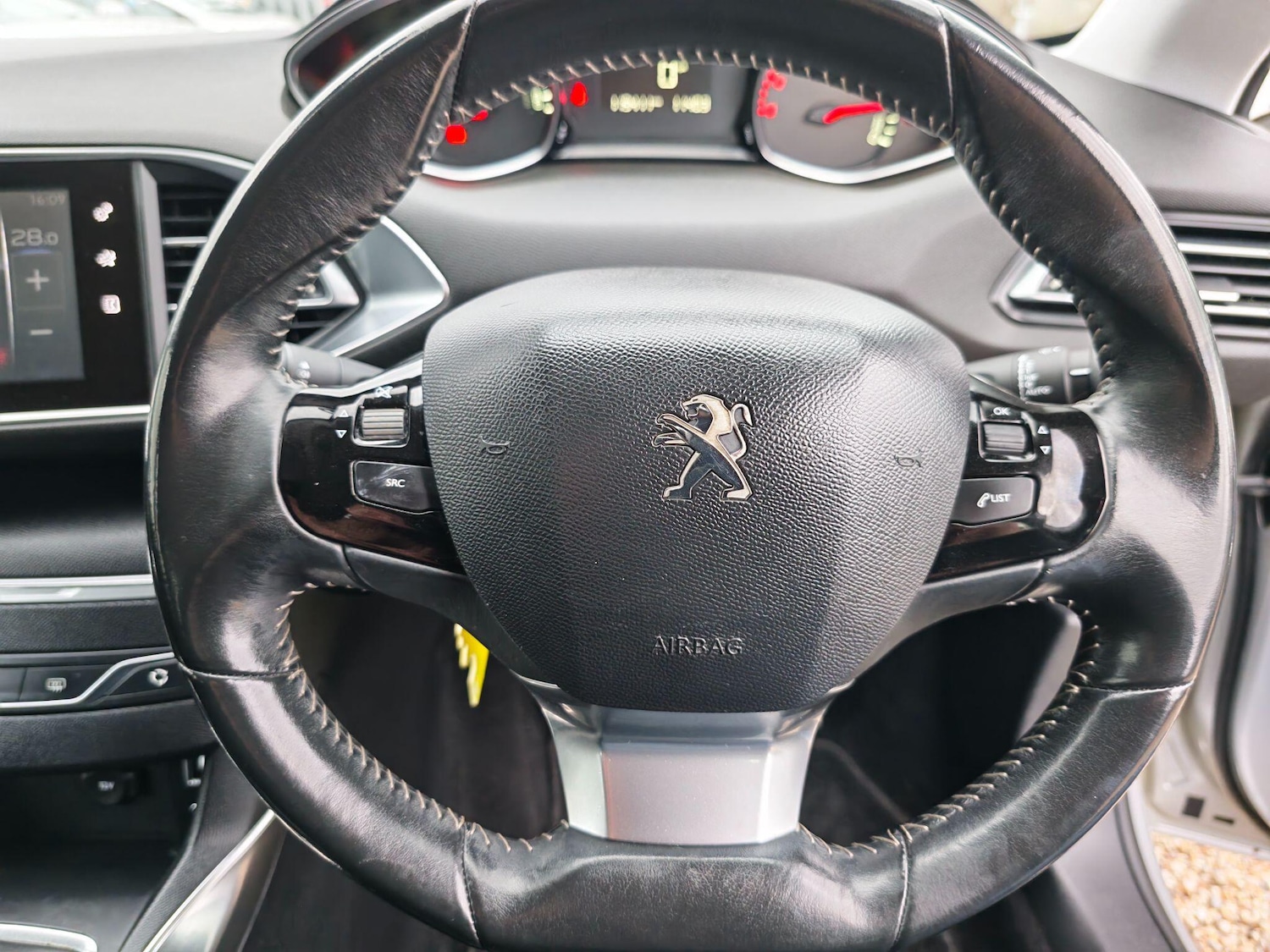 Used Peugeot 308 2014 for sale - 77682915: Photo 11