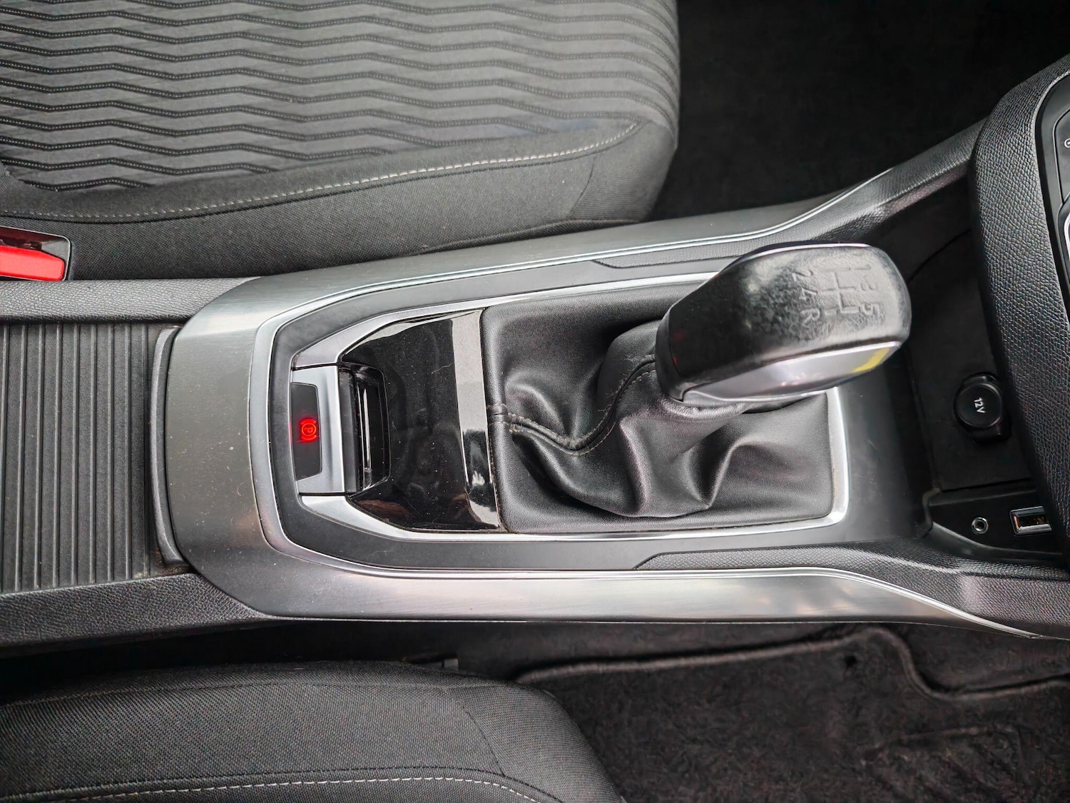 Used Peugeot 308 2014 for sale - 77682915: Photo 18