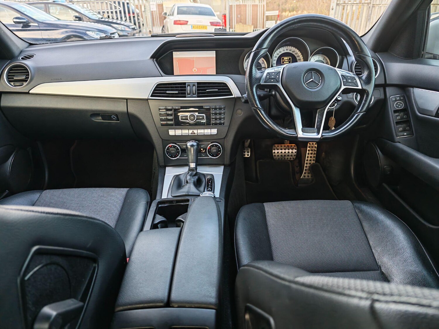 Used Mercedes-Benz C Class 2011 for sale - 77574885: Photo 24