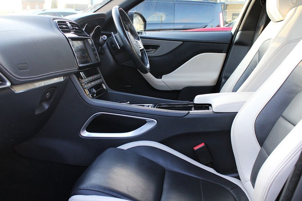 Used Jaguar F-Pace 2018 for sale - 77227477: Photo 10