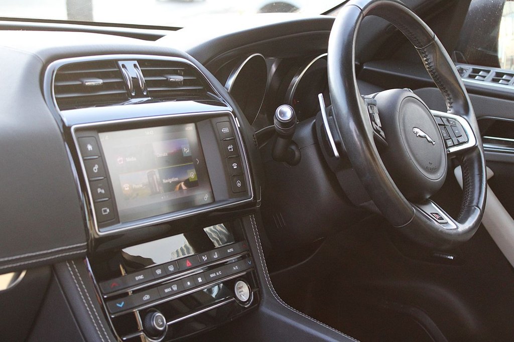 Used Jaguar F-Pace 2018 for sale - 77227477: Photo 12