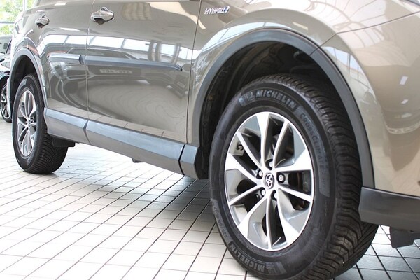 Used Toyota RAV4 2018 for sale - 75689440: Photo 9