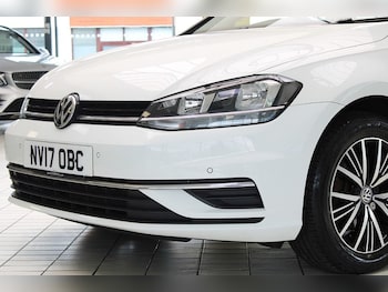 Used Volkswagen Golf 2017 for sale - 75689421: Photo