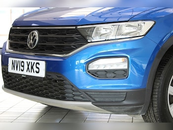 Used Volkswagen T-Roc 2019 for sale - 75689441: Photo