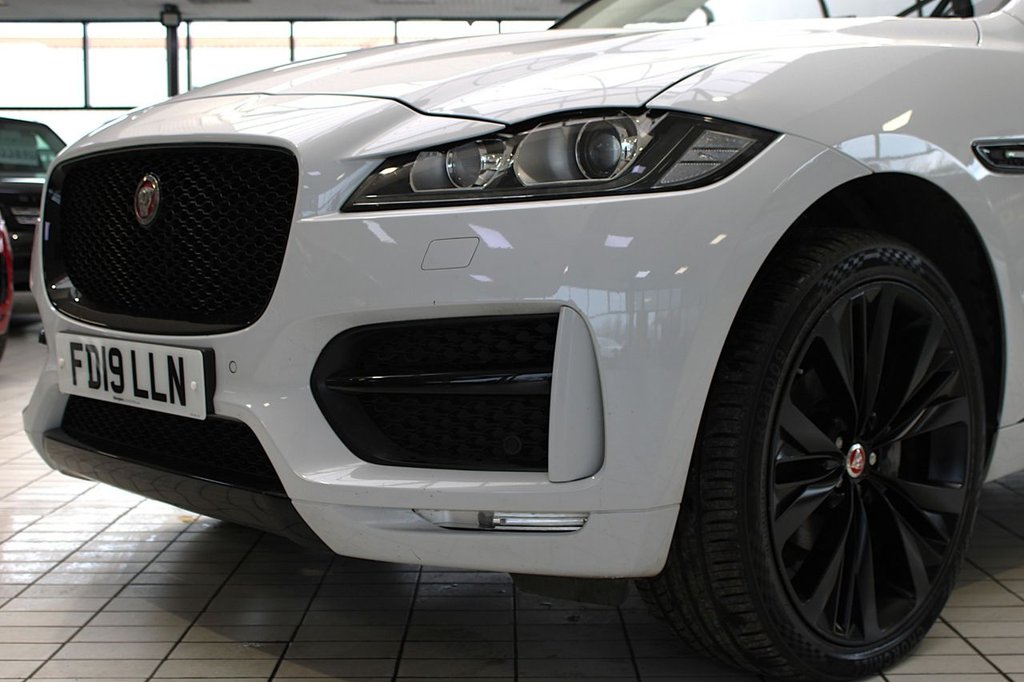 Used Jaguar F-Pace 2019 for sale - 77276000: Photo 4