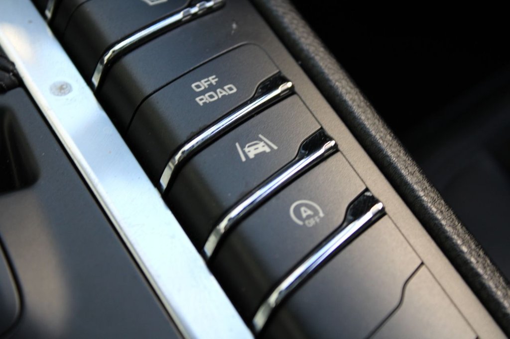 Used Porsche Macan 2017 for sale - 77327600: Photo 43