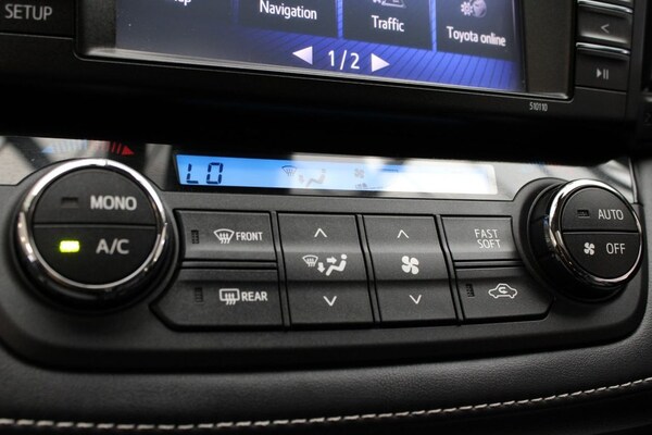 Used Toyota RAV4 2016 for sale - 76173088: Photo 32