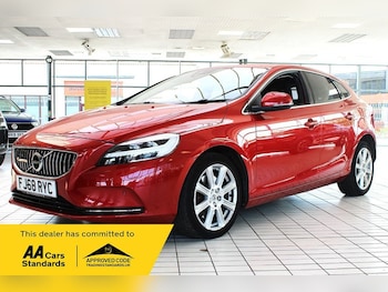 Used Volvo V40 2018 for sale - 77507048: Photo