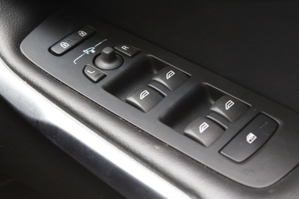 Used Volvo V40 2018 for sale - 77507048: Photo 37