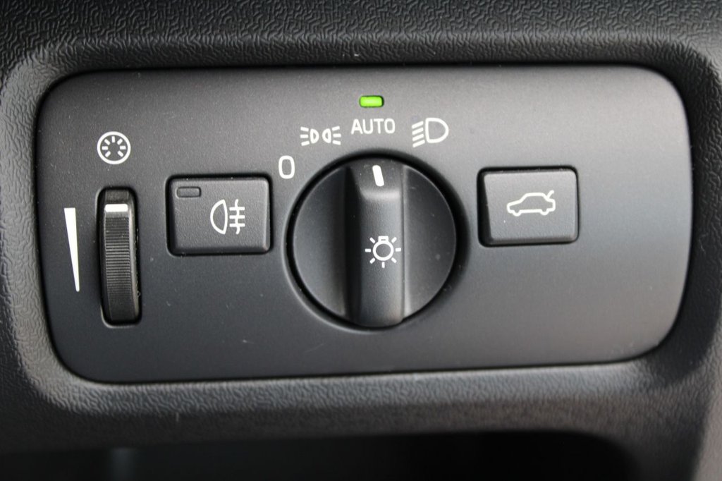 Used Volvo V40 2018 for sale - 77507048: Photo 41