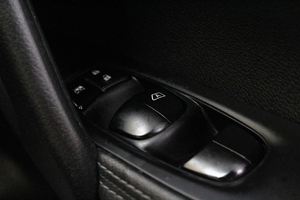 Used Nissan Qashqai 2017 for sale - 77547566: Photo 39