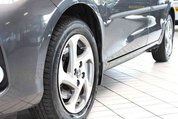Used Toyota Yaris 2015 for sale - 75689397: Photo 5