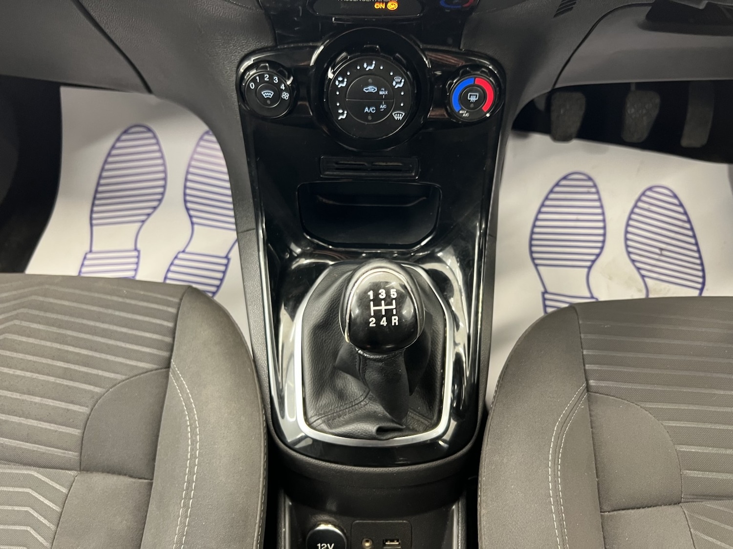 Used Ford Fiesta 2015 for sale - 77694195: Photo 40