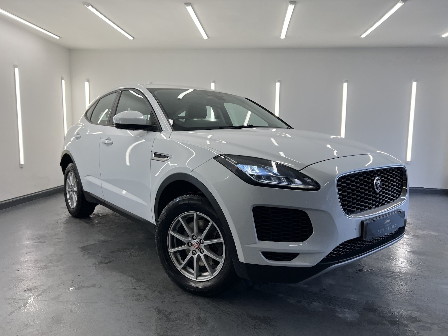 Used Jaguar E-Pace 2018 for sale - 77438354: Photo 2