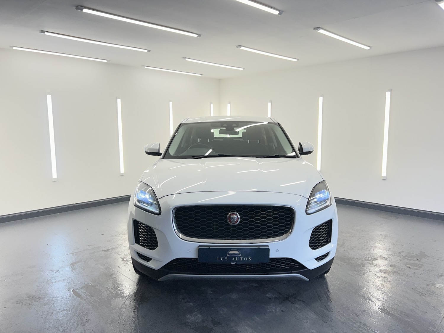Used Jaguar E-Pace 2018 for sale - 77438354: Photo 4