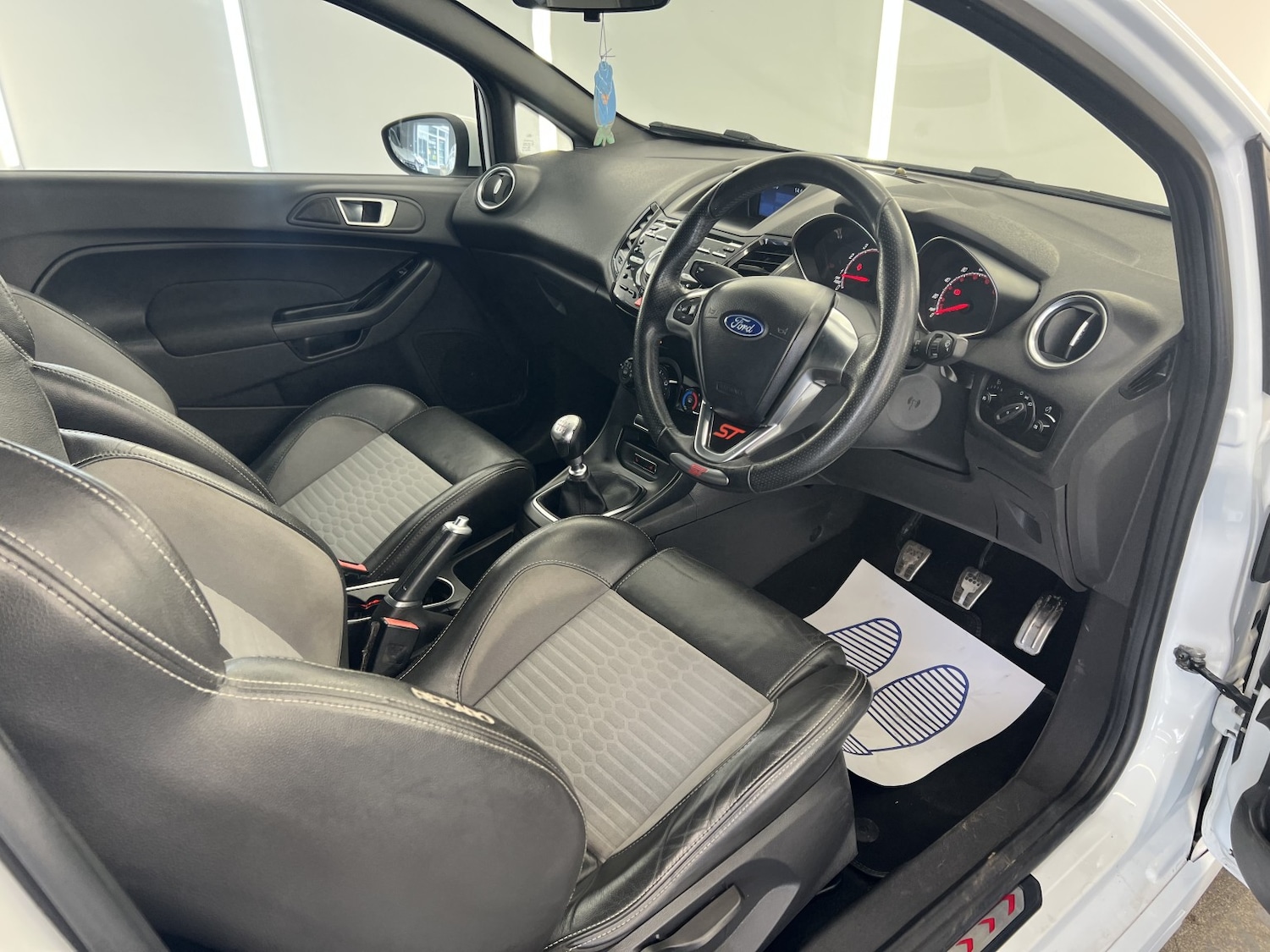 Used Ford Fiesta 2015 for sale - 78201965: Photo 15