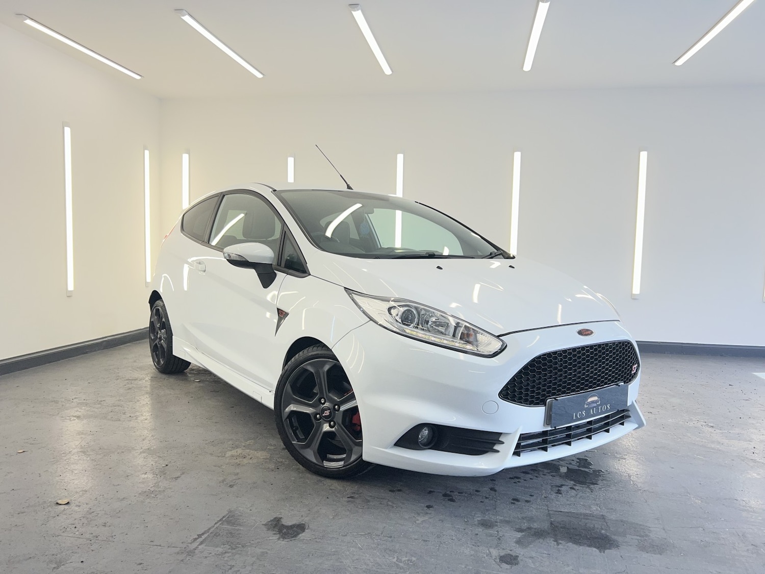 Used Ford Fiesta 2015 for sale - 78201965: Photo 2